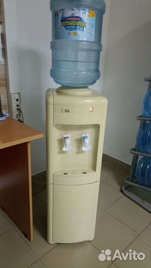 Кулер для воды напольный