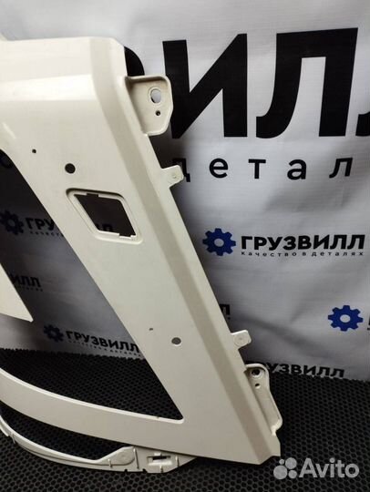 Окантовка правой фары Volvo FM5 84407380