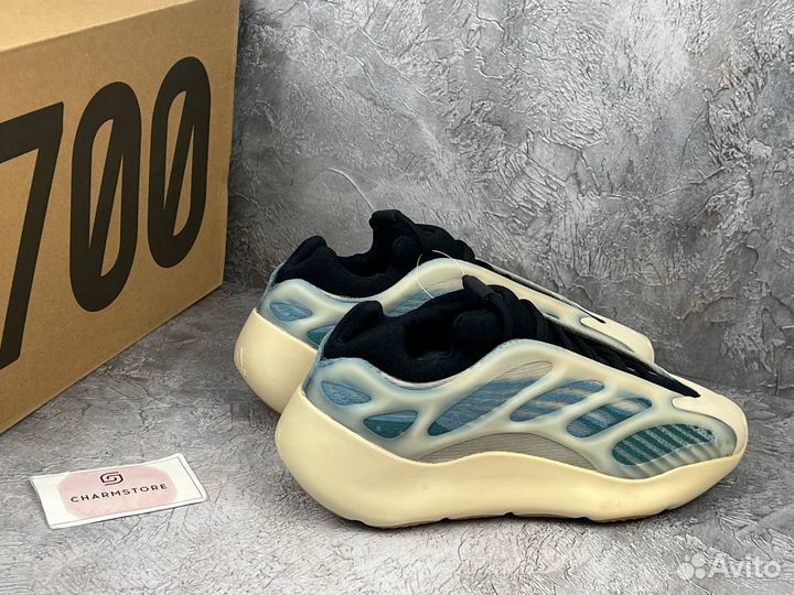 Кроссовки Иззи adidas Yeezy 700 V3 