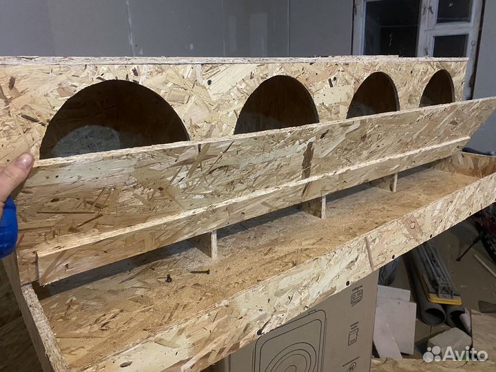 Гнездо для кур с яйцесборником. Кормушки