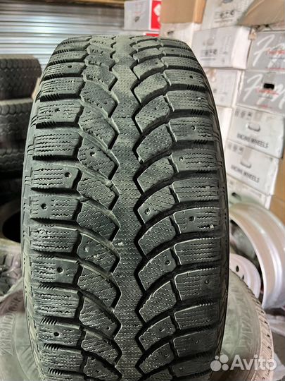 Bridgestone Blizzak Spike-01 235/60 R17 106T
