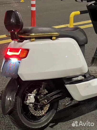 Электроскутер NIU NQI Sport