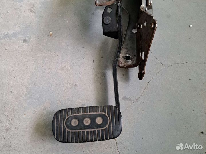 Педаль тормозов с датчиками Nissan Tiida C11