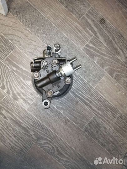 Насос гидроусилителя руля Toyota Crown MS135 7M-GE