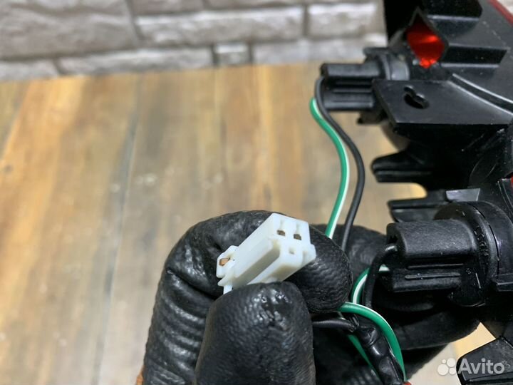 Mitsubishi Pajero IV Фонарь задний (стоп сигнал)