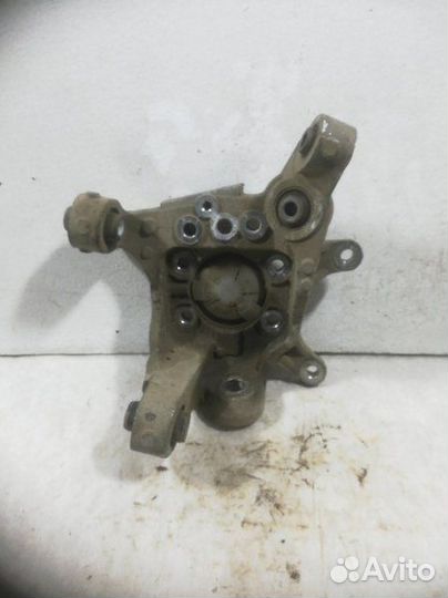 Кулак поворотный задний правый Nissan Teana J32