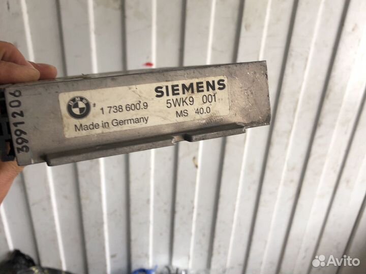 Блок управления на мотор 2.0 на Бмв 5 е34