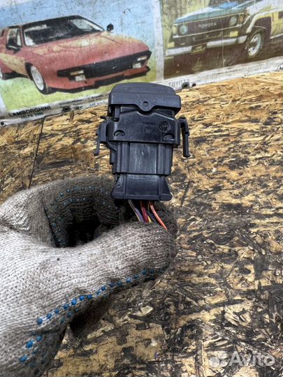 Кнопка центрзамка Рено Лагуна 2