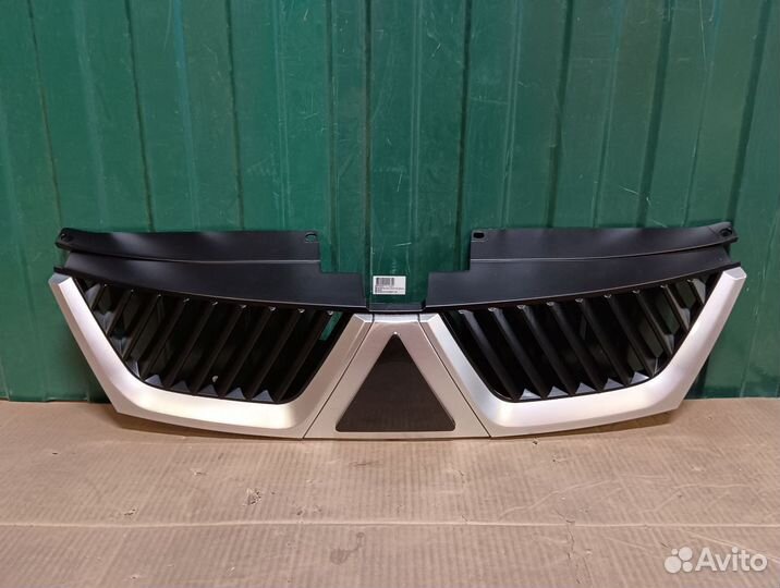 Решетка радиатора Mitsubishi Outlander 2 XL
