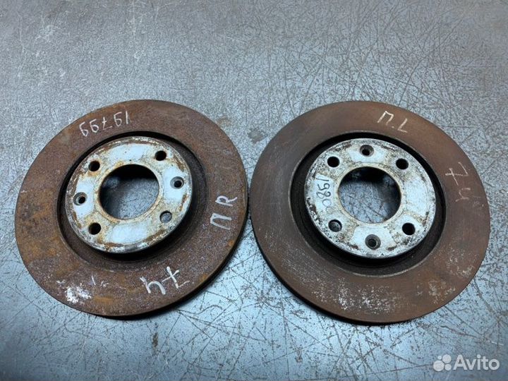 Диск тормозной передний правый Peugeot 208 хэтчбек