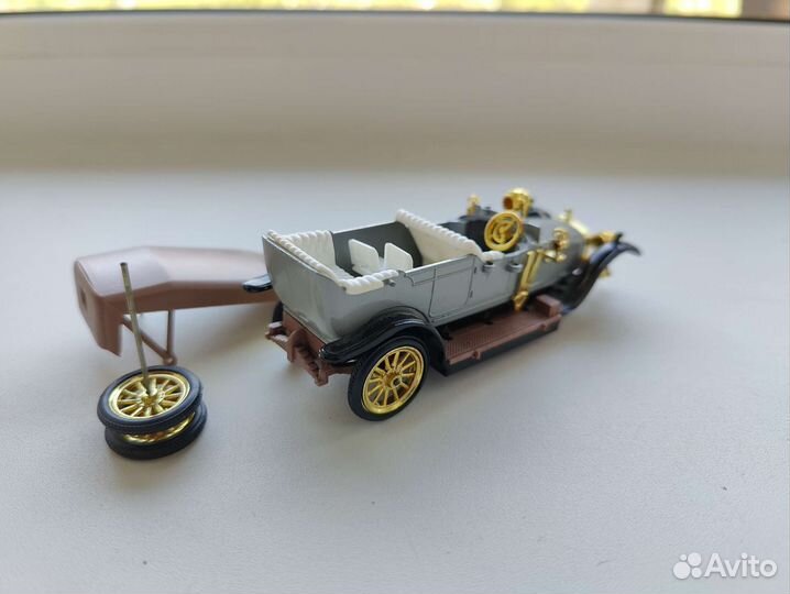 Модель 1:43 Руссо Балт