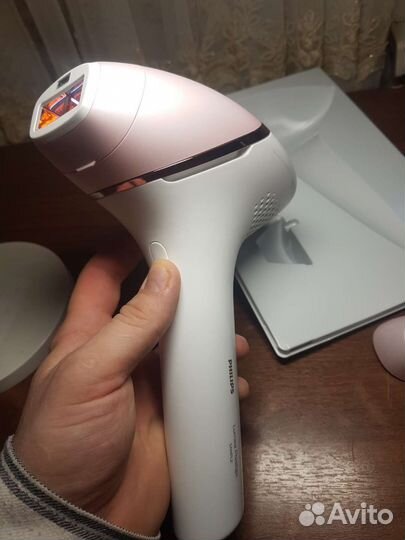 Фотоэпилятор Philips Lumea Prestige BRI950