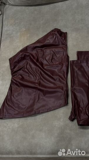 Топ с перчатками кожаный