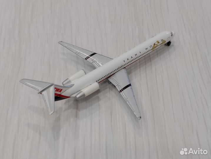 Самолёт в коробке. McDonnell Douglas MD-83 