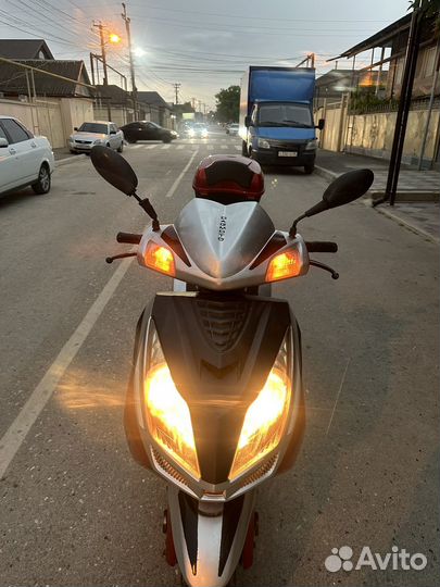 Скутер 150кубов