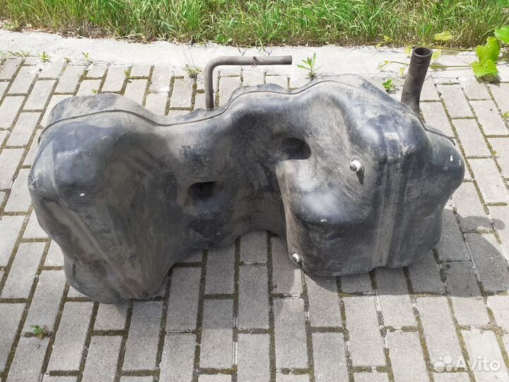 Топливный бак на Ниссан