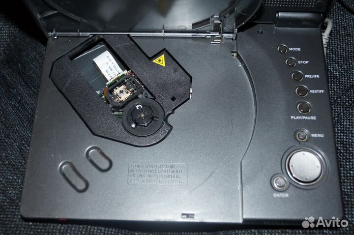 DVD-плеер Hyundai H-lcdvd711