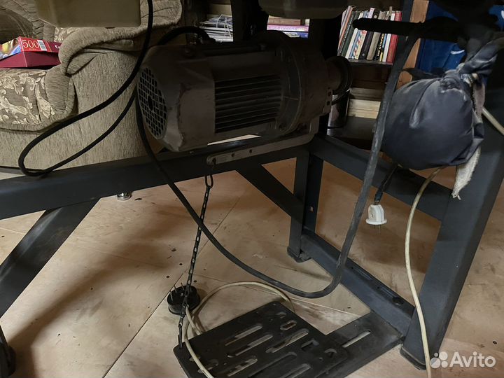 Швейная машина 22 класс со столом и мотором