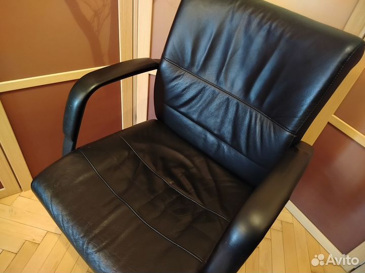 Компьютерное кресло кожаное