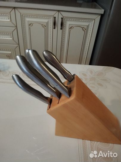 Набор кухонных ножей с подставкой