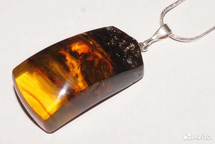 Кулон с натуральным янтарём