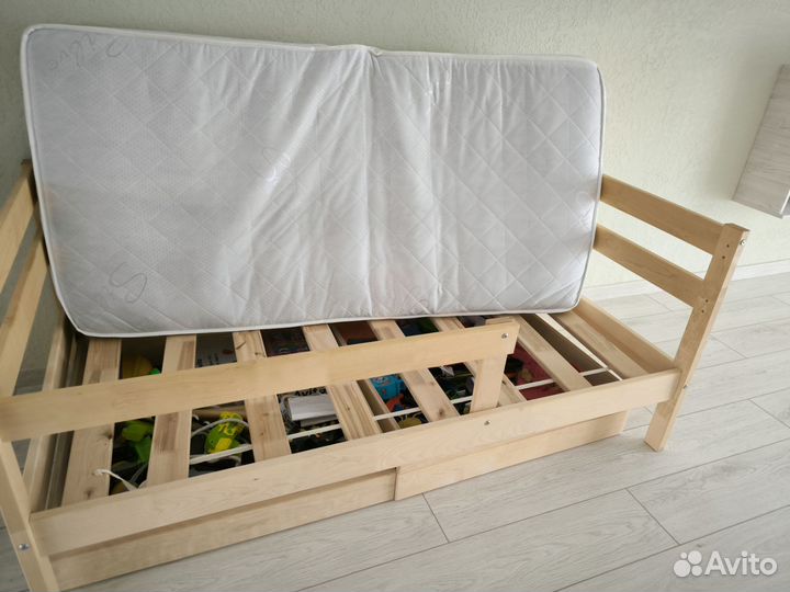Детская кровать с матрасом и ящиками