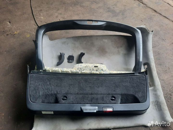 Пластик крышки багажника бмв F11 ф11