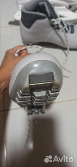 Продам коньки и лыжные ботинки для девочки