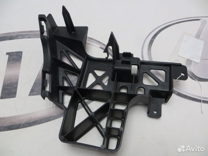 Кронштейн переднего бампера правый Mazda 3 BK