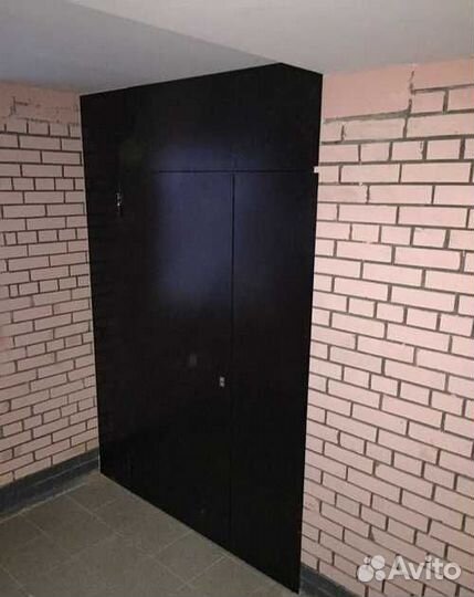 Дверь металлическая.В кладовку