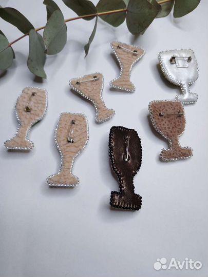 Брошь из бисера Бокальчик вина