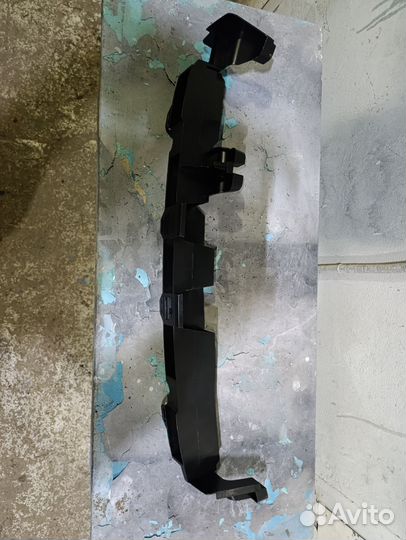 Кронштейн решетки бампера Renault