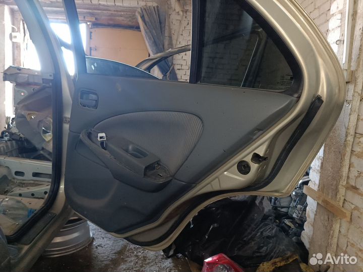 Дверь задняя правая Nissan almera classic. B10