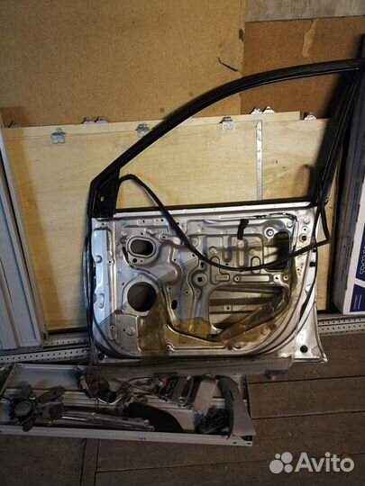 Дверь toyota ipsum правая передняя