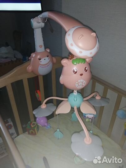 Музыкальный мобиль на кроватку