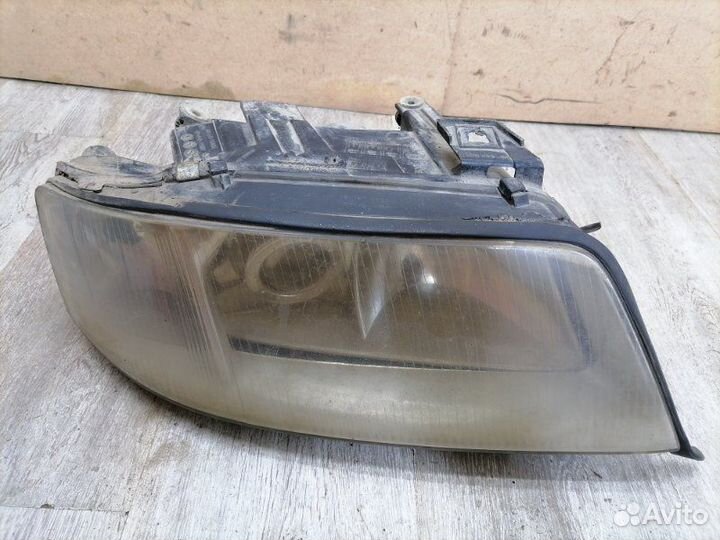 Фара передняя правая Audi A6 C5 2002