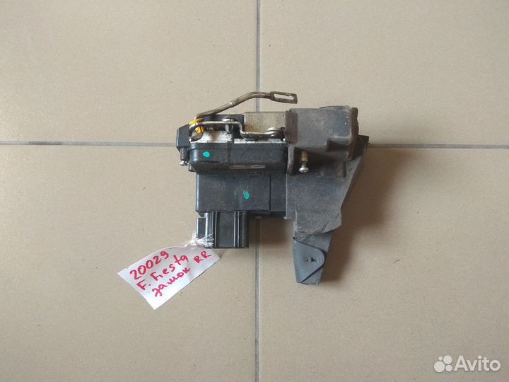 Ford Fiesta Замок двери задней правой