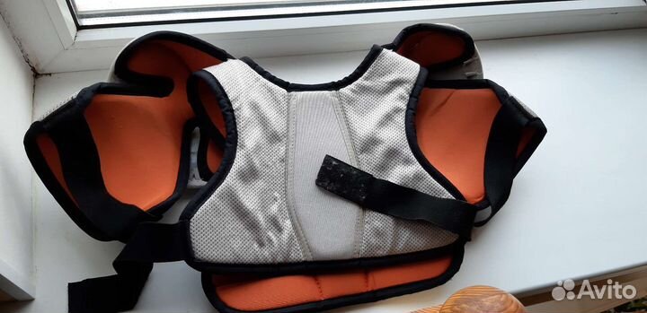 Хоккейный шлем