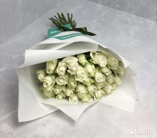 Букет белых роз 35шт