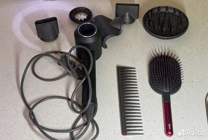 Фен Dyson + расчески dyson