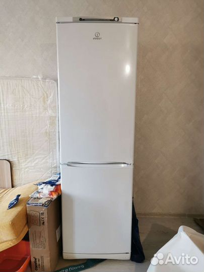 Холодильник бу Indesit