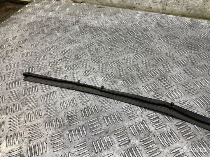 Уплотнитель капота Toyota Camry V40 2azfe 2010