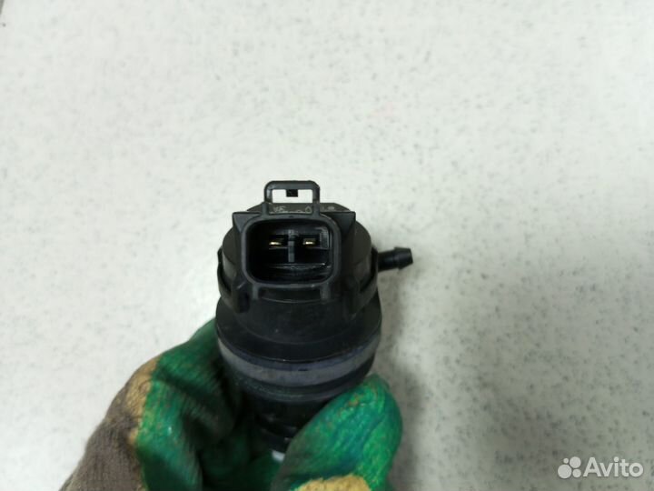 Насос омывателя заднего стекла (оригинал) Toyota