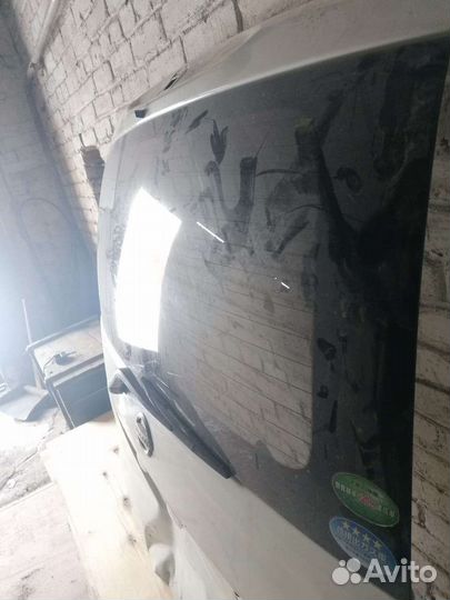 Крышка багажника nissan Serena c 26