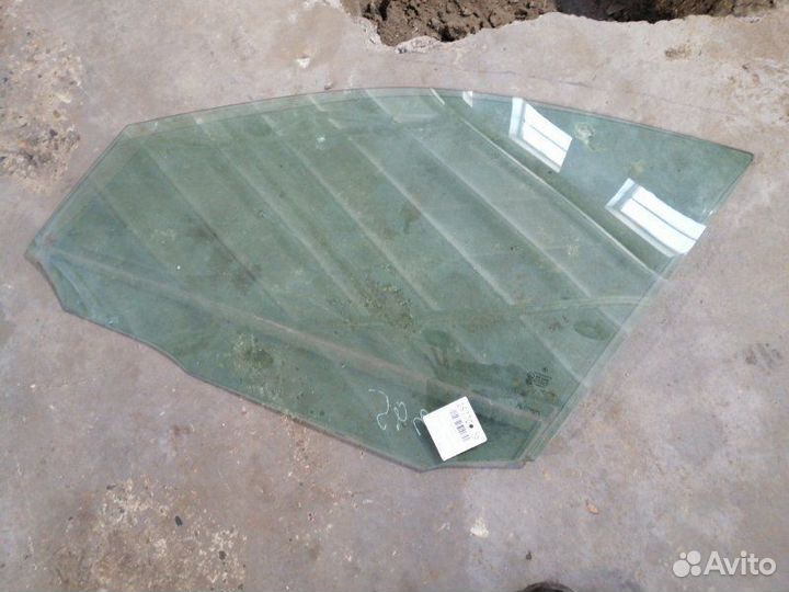 Стекло двери переднее левое Mercedes Benz C200