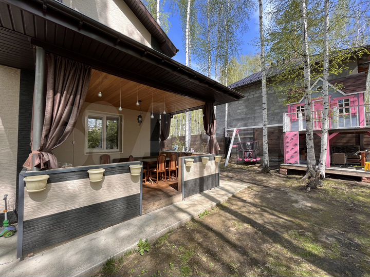 Коттедж 285 м² на участке 10 сот.