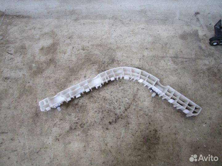 Направляющая заднего бампера левая Kia Cerato 2009