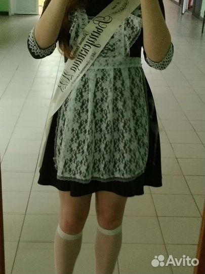 Школьный фартук и коричневой платье