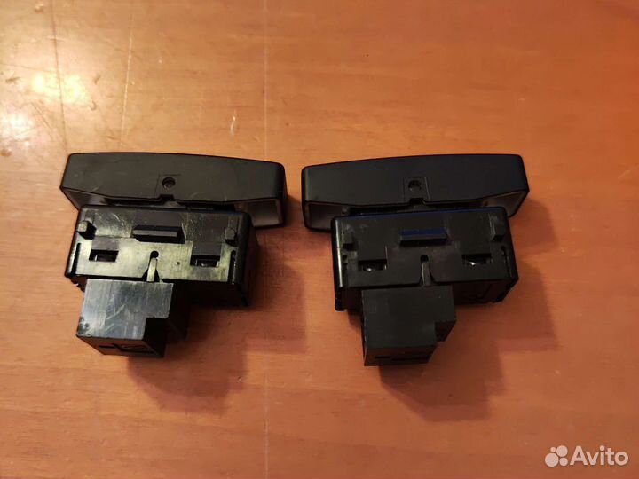 Кнопка центрального замка 7L6962125