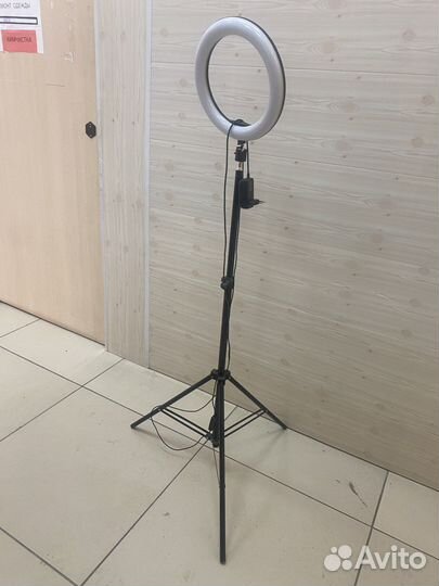 Кольцевая лампа со штативом